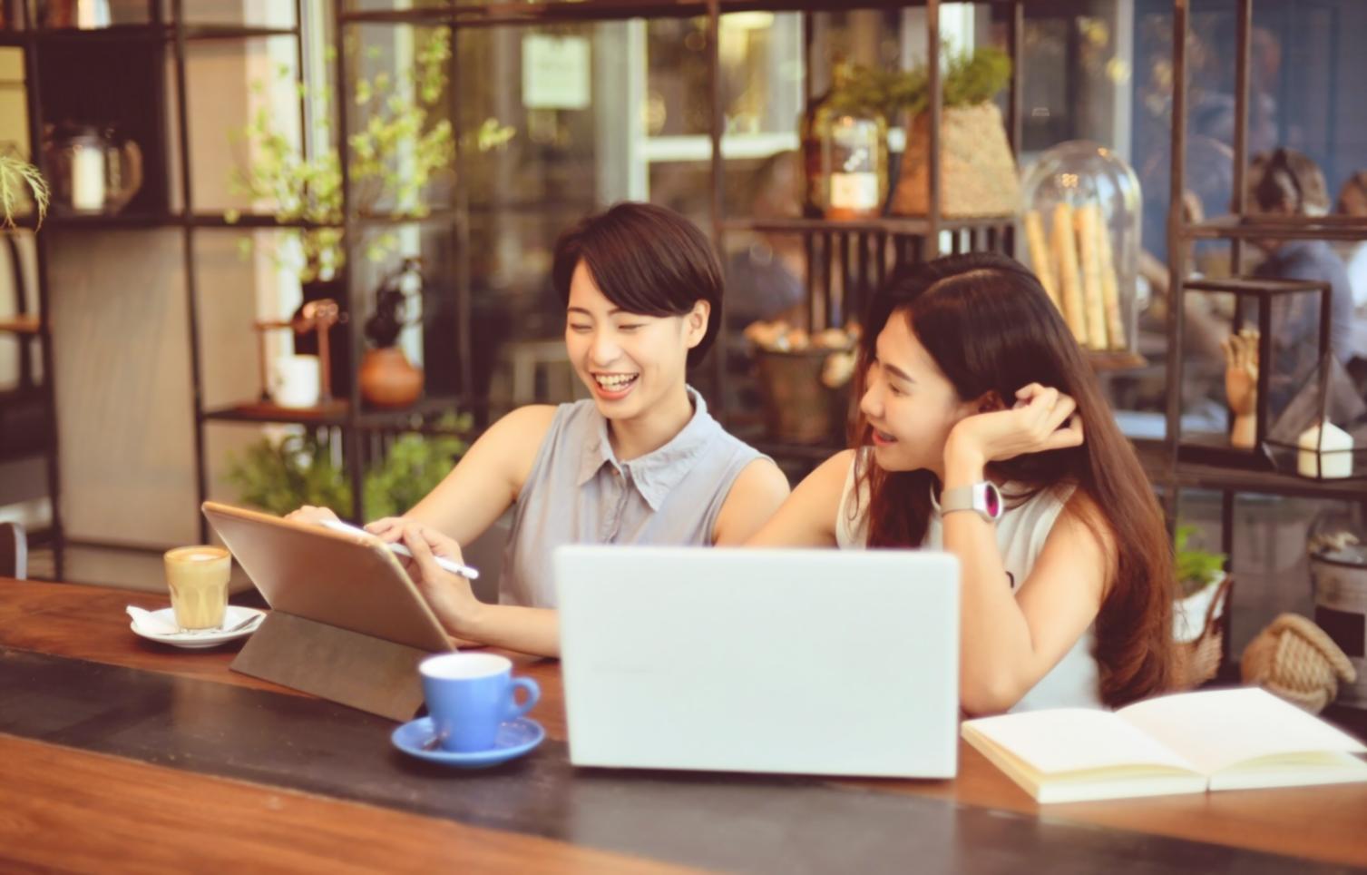 Equipo experto de Zoraphineta trabajando en estrategias de auditoría SEO